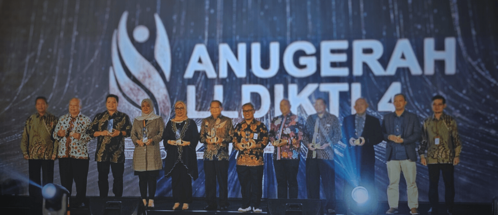 Penerimaan Anugerah LLDIKTI Wilayah IV oleh IPI Garut